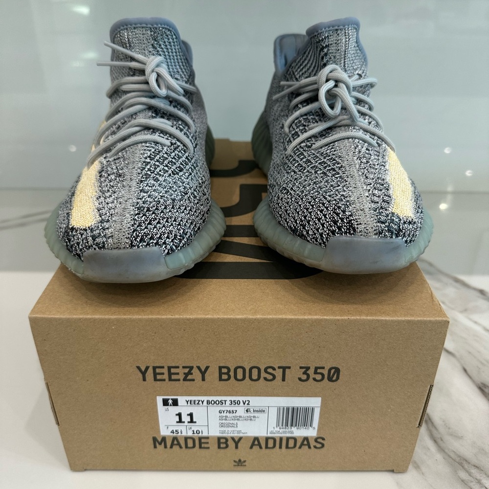 Men’s Yeezy 350 V2 size 11 ash blue